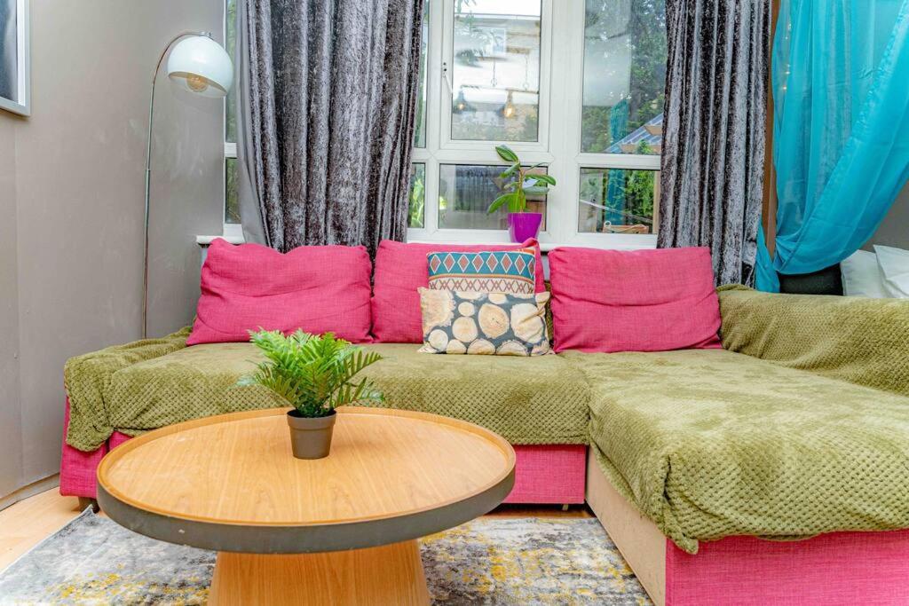 Unique Home W/Garden Hot Tub, Sauna & Cinema Room Londýn Exteriér fotografie