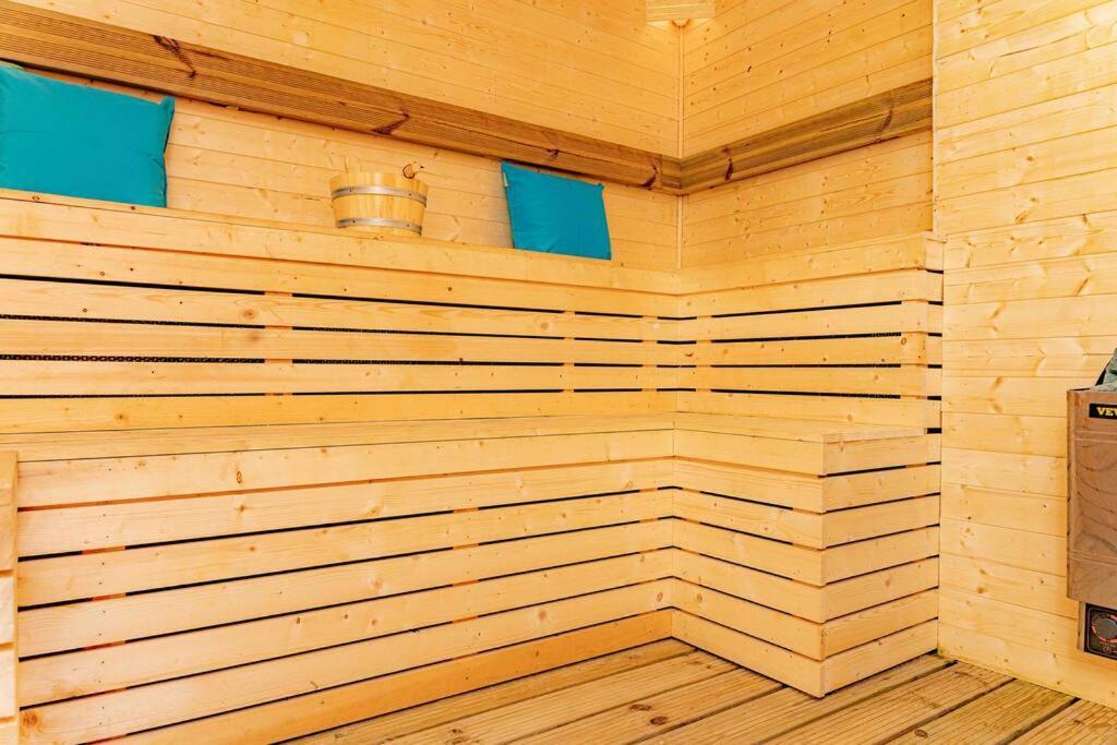 Unique Home W/Garden Hot Tub, Sauna & Cinema Room Londýn Exteriér fotografie