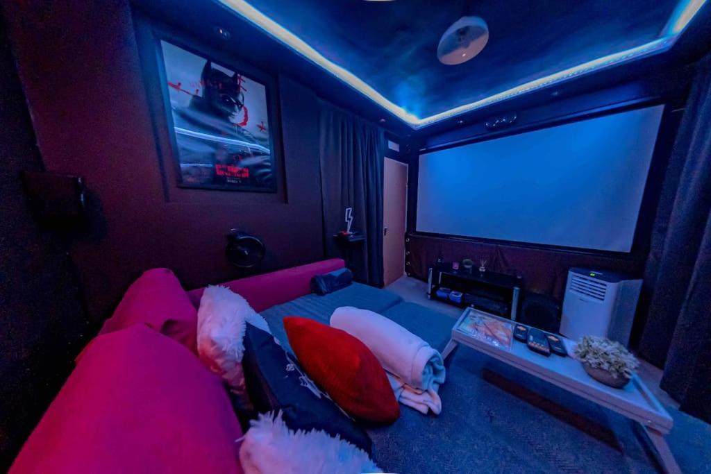 Unique Home W/Garden Hot Tub, Sauna & Cinema Room Londýn Exteriér fotografie