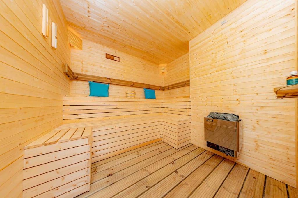 Unique Home W/Garden Hot Tub, Sauna & Cinema Room Londýn Exteriér fotografie
