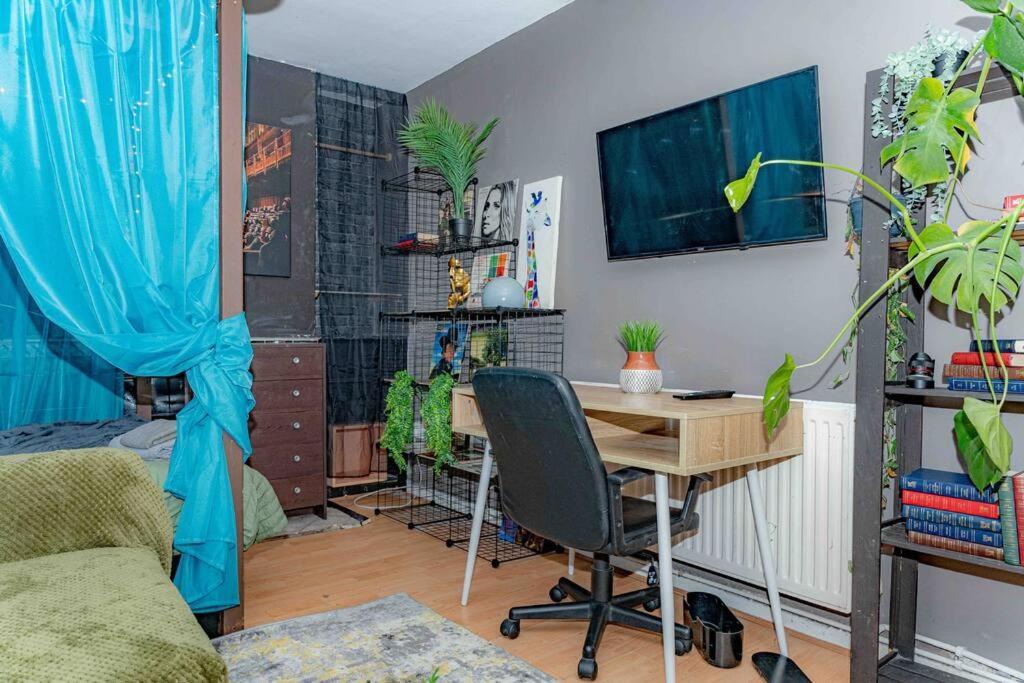 Unique Home W/Garden Hot Tub, Sauna & Cinema Room Londýn Exteriér fotografie