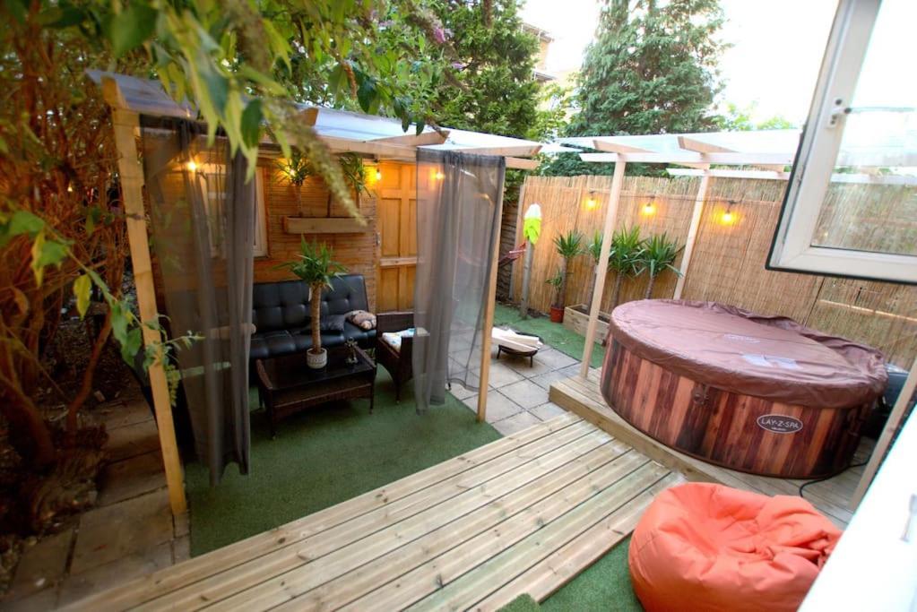 Unique Home W/Garden Hot Tub, Sauna & Cinema Room Londýn Exteriér fotografie