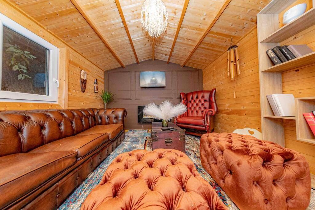 Unique Home W/Garden Hot Tub, Sauna & Cinema Room Londýn Exteriér fotografie