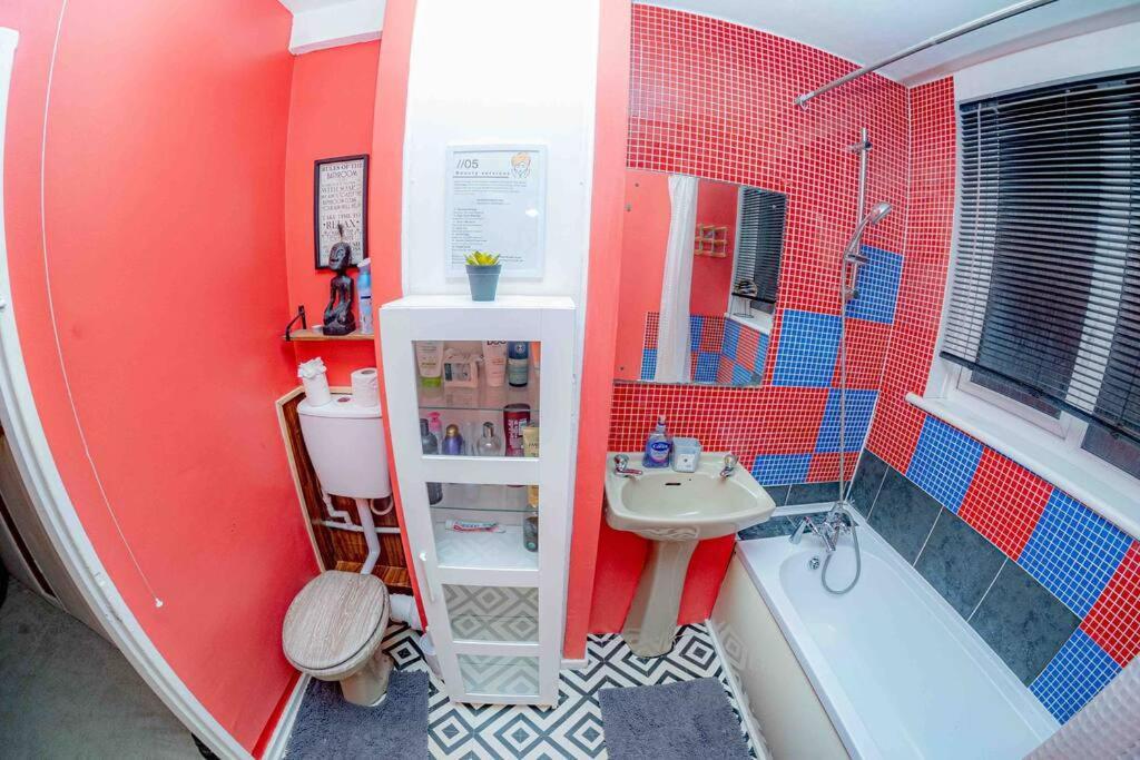 Unique Home W/Garden Hot Tub, Sauna & Cinema Room Londýn Exteriér fotografie